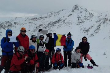 Primul alpinist român care a ajuns pe Everest a protestat în vârf de munte